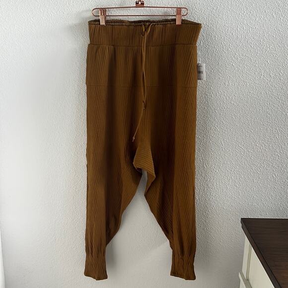 NWT Free People FP Movement Can't Handle This Harem in High Atlas Small - Picture 2 of 9